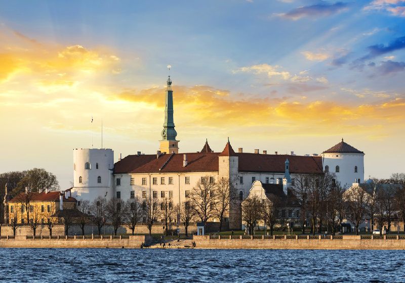 4-Day Christmas Market Multi-languages Tour from Tallinn | Small Group Tour | English, German, Italian, Portuguese, French and Spanish | Breakfast and Entrance Included
