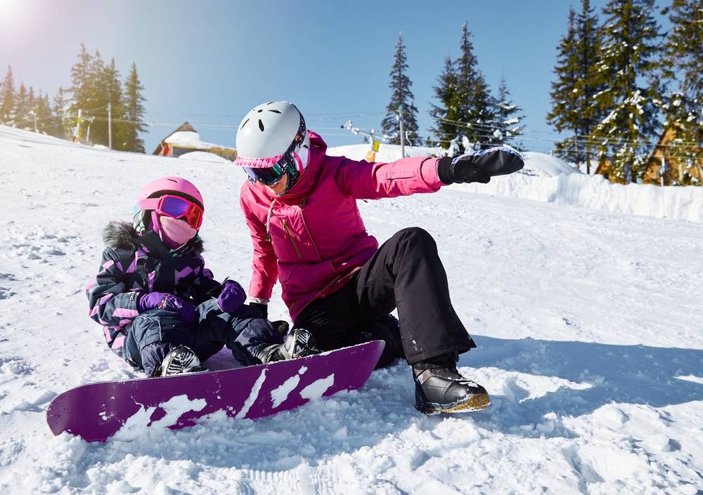 2-Day Kansai Hakodateyama & Okuibuki Ski and Onsen Resort Tour from Osaka: Hakodateyama Admission + Lift + Ski Board & Ski Wear Included丨Perfect for Families