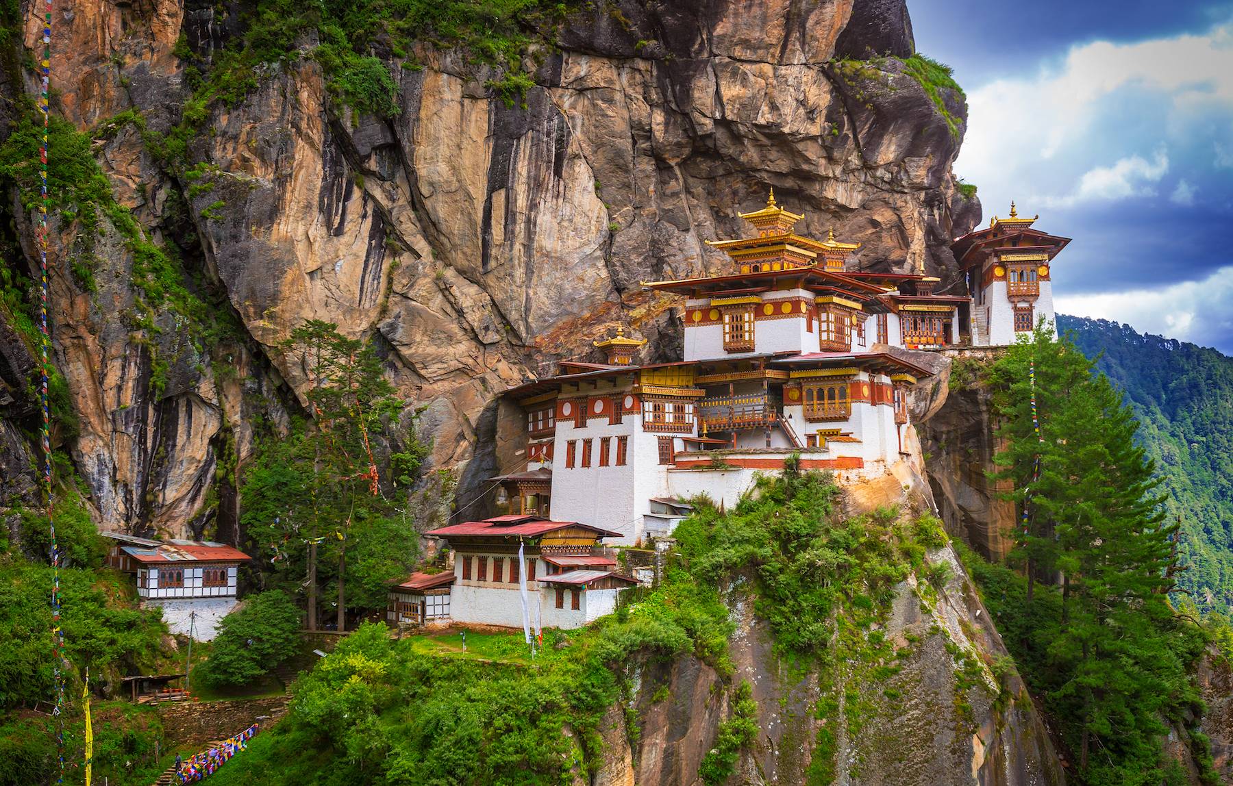 16-Day Enchanting Himalayas Tour: Agra, Darjeeling, Mirik, Gangtok, Phuentsholing & Thimphu | Simana Basti | Pashupati Market | Sumendu Lake |  National Memorial Chorten