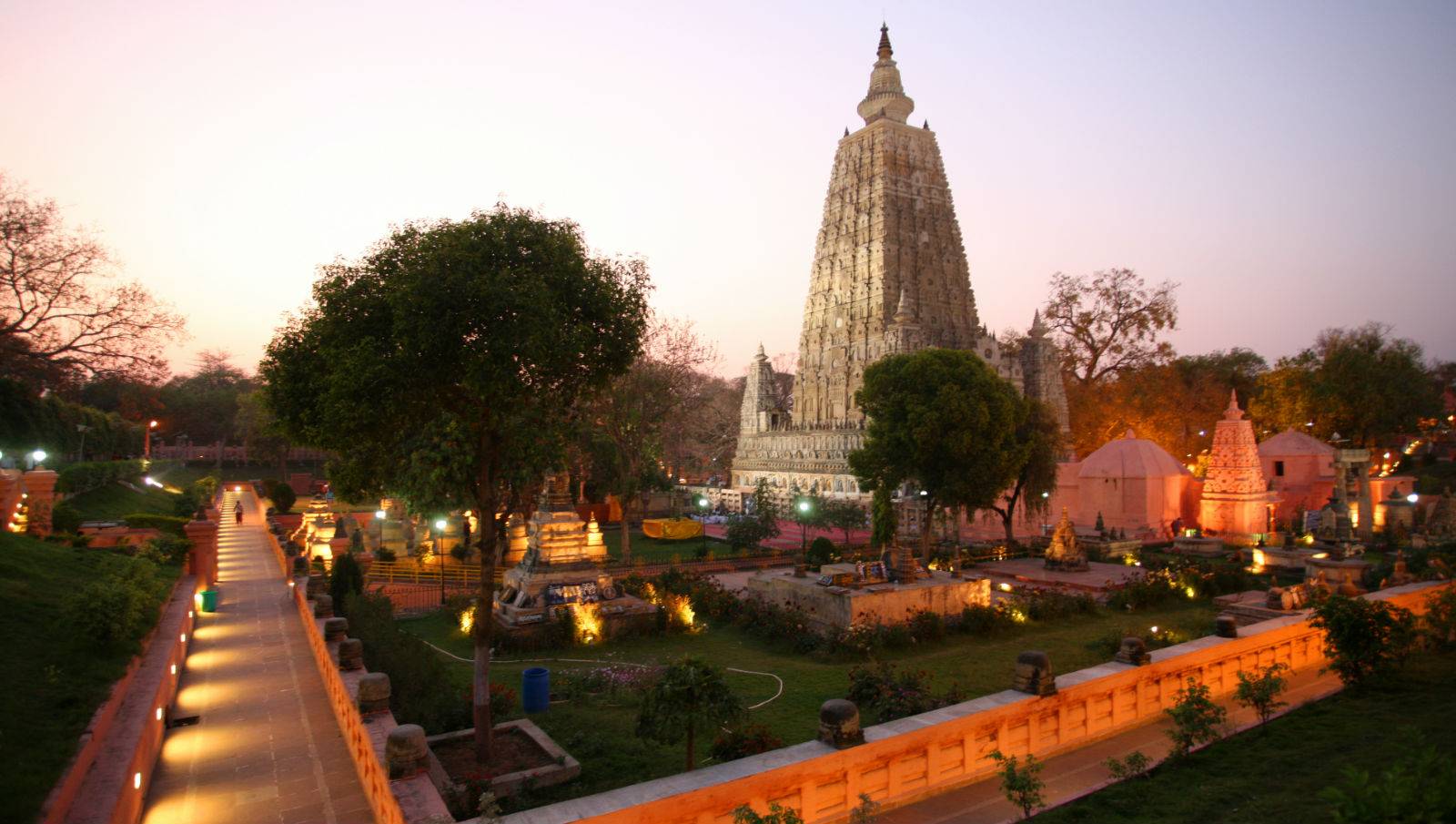 17-Day Buddhist Temple with North East India Samll Group Tour from New Delhi: Varanasi, Bodhgaya, Patna, Kolkata, Darjeeling and Gangtok