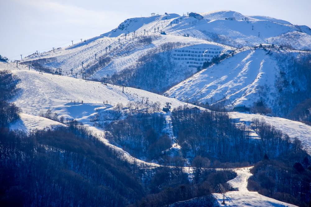 2-Day Nagano Hakuba Goryu Ski Tour: Round Trip from Tokyo丨Diverse Slopes and Delicious Dining丨Optional Ski Gear (Snowboard/Skis) / Snowwear / 2-Day Ski Pass
