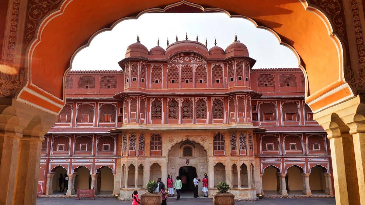 18-Day Golden Triangle with Rajasthan Grand Tour: Delhi, Taj Mahal, Jaipur, Desert Forts, Jodhpur and Udaipur Lakes