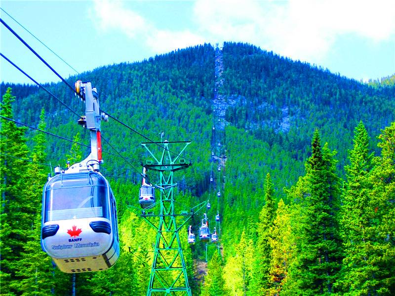 5-Day Canadian Rockies Summer Free & Easy Tour: 3 Nights in Banff + 1 Night in Calgary | Free Airport Transfers + Included Day Tour to Lake Louise & Moraine Lake | Optional Activities Available