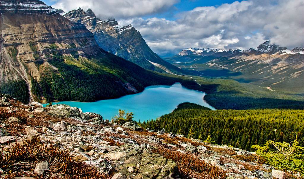 3-Day Canadian Rockies Summer Free & Easy Tour: 2 Nights in Banff + Included Day Tour to Lake Louise & Moraine Lake | Optional Self-Paid Activities Available