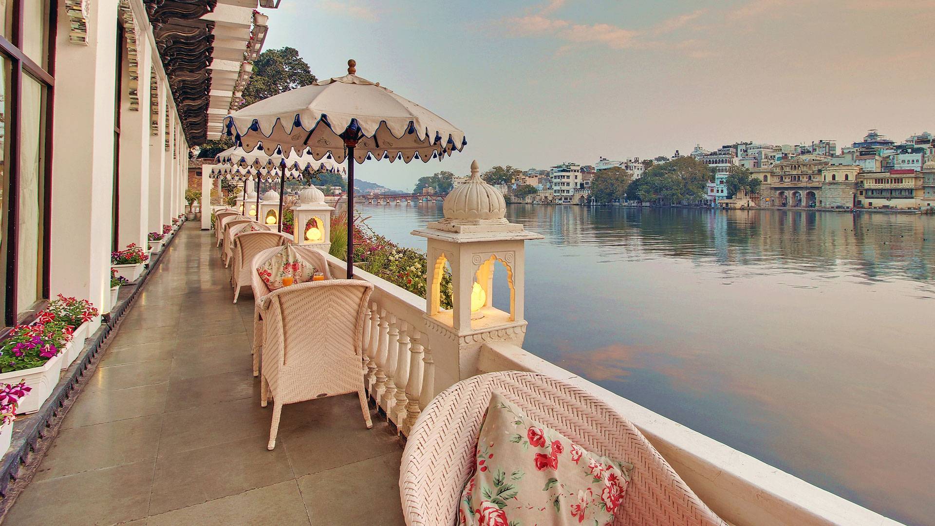18-Day Royal Rajasthan Luxury Tour: New Delhi, Agra, Fatehpur Sikri, Deogarh, Chittorgarh, Jaisalmer, Udaipur & Kumbhalgarh