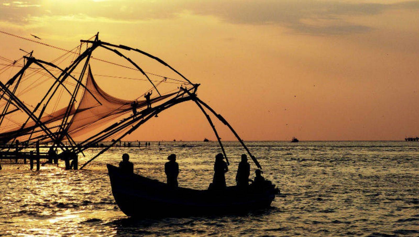 12-Day South India Discovery Tour from Kochi: Alleppey, Periyar, Madurai,  Kanyakumari and Kovalam | Meenakshi Amman Temple and Houseboat Backwaters