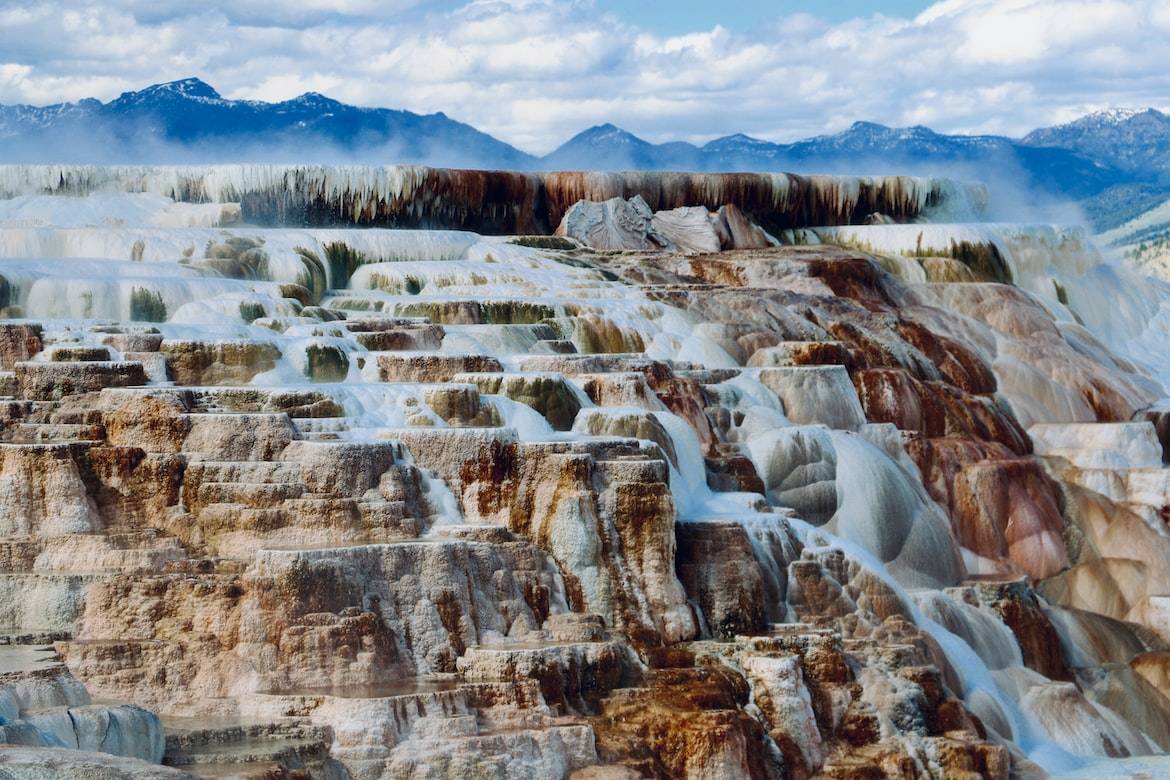 3-Day Luxury Boutique Yellowstone Tour from Salt Lake City【Max 10 Pax Small Group】: Great Salt Lake, The Grand Prismatic Hot Spring, Old Faithful Geyser, Yellowstone Bear World