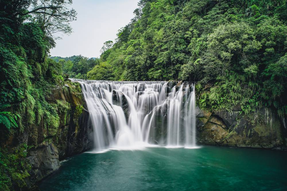 5-Day Taiwan Tour from Taipei: Yehliu Geopark, Taipei 101 building, Shifen Waterfall, National Revolutionary Martyrs' Shrine and Taipei's Palace Museum