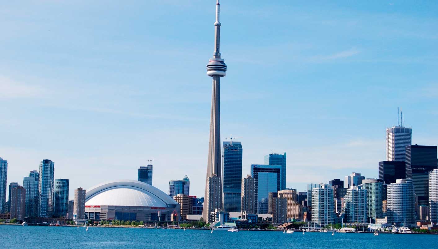 20-Day Canadian Capitals and West Coast Tour from Montreal: Quebec, Mt Tremblant, Thousand Islands Cruise, Toronto, Niagara Falls, Los Angeles, Las Vegas | Hotel Breakfast Included