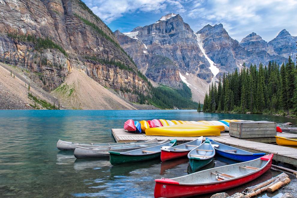 6-Day Western Canada Tour from Calgary: Banff, Lake Louise, Moraine Lake, Columbia Icefield, Banff Gondola, Johnston Canyon | Free Airport Pick-up