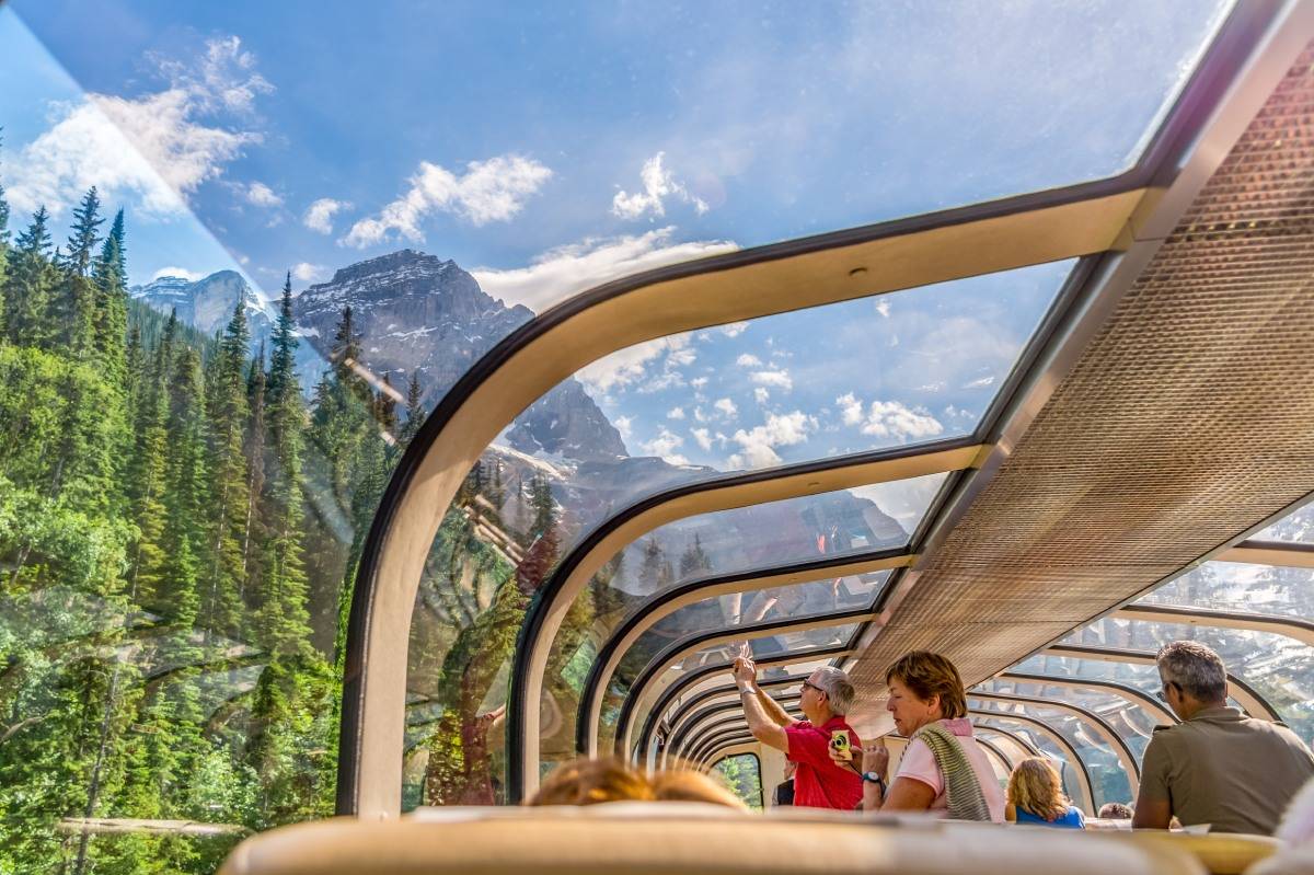 2-Day Canadian Rocky Mountaineer Tour from Lake Louise to Vancouver | 2 Breakfasts & 2 Lunches Included