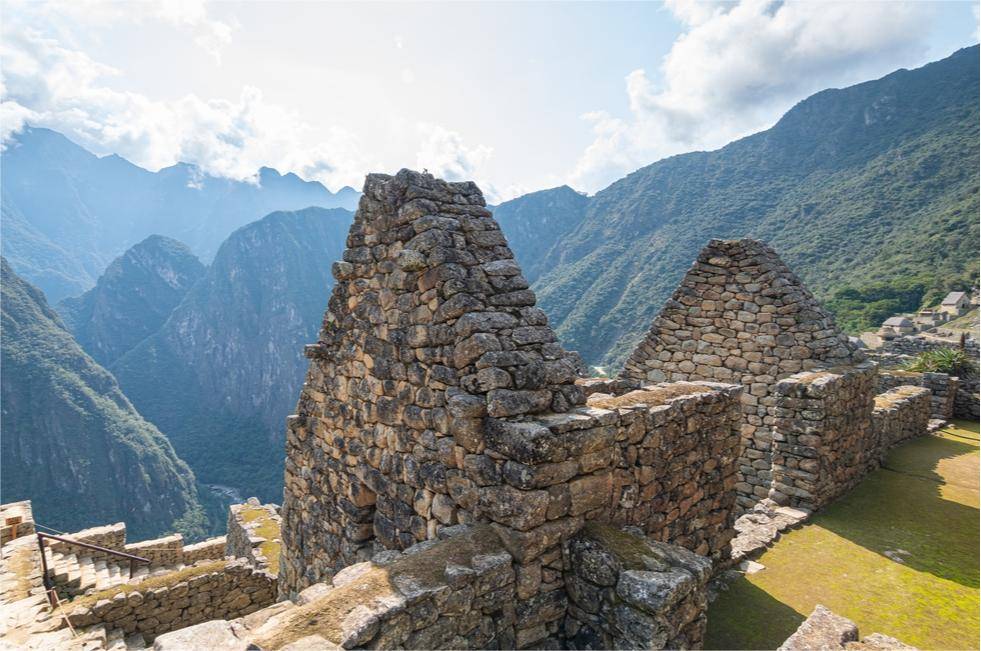 4-Day The Charm of Cusco Tour: Machu Picchu, Aguas Calientes, and Sacsayhuamán | Round Trip Train to Machu Picchu