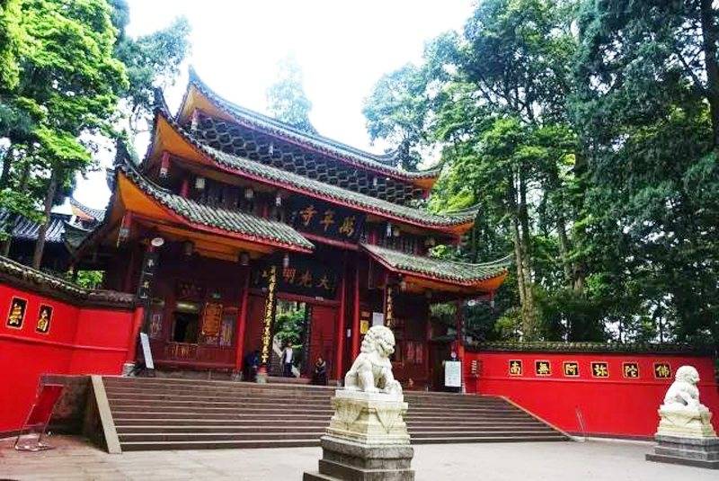 6-Day In-Depth Discovery Around Chengdu Private Tour: Giant Panda Breeding Research Base, Sanxingdui Museum, Leshan Giant Buddha, Mt. Emei and Sichuan Hotpot