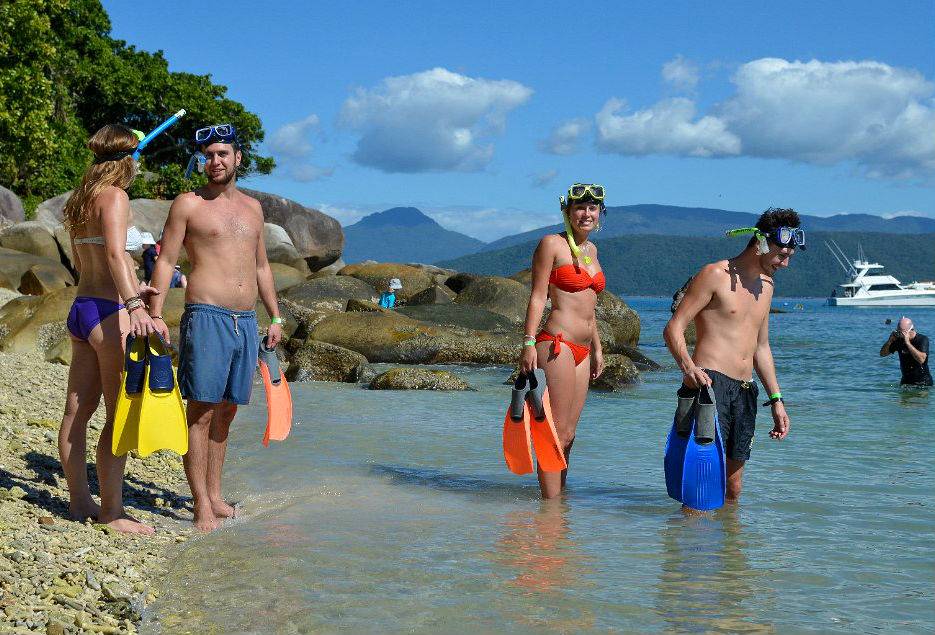 20-Day Australia East Coast Adventure Tour from Brisbane: Rainbow Beach & Fraser Island, Airlie Beach & Whitsundays, Magnetic Island & Mission Beach and Cairns