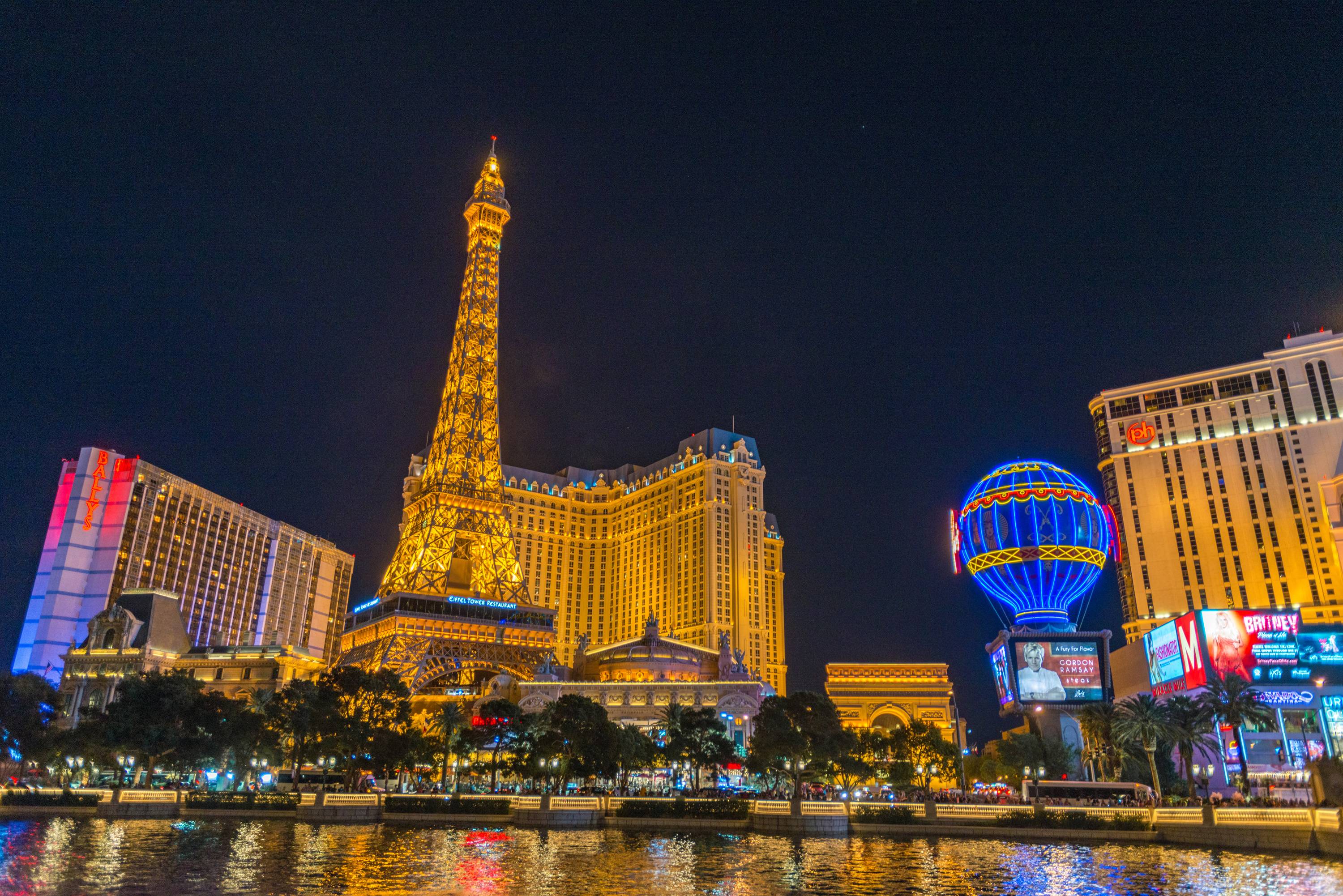 4-Day Las Vegas New Year's Eve Countdown Tour: Seven Magic Mountains, Outlets at Barstow | 2 Optional Free Days