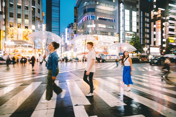 10-Day Classic Japan Winter Wonder Group Tour from Osaka: Kyoto, Hiroshima, Miyajima, Hakone and Tokyo
