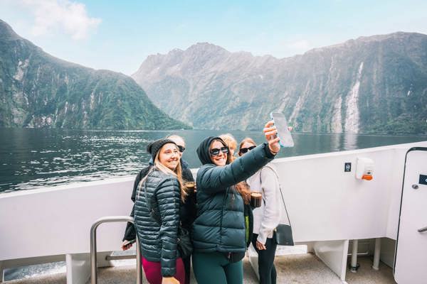 9-Day New Zealand Eastbound Tour: Lake Tekapo, Lake Ōhau, Milford Sound, Queenstown and Franz Josef