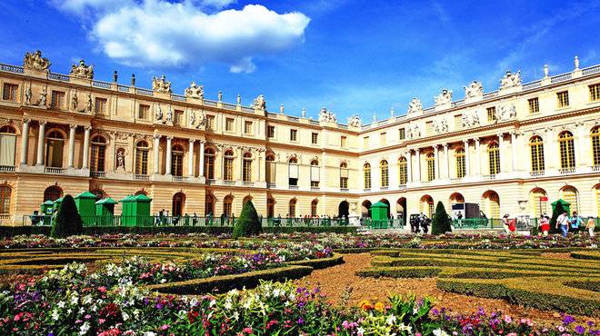 16-Day Central, Southern and Western Tour from Madrid: Barcelona, Paris, Luxembourg, Frankfurt, Prague, Brastislava, Budapest, Vienna, Munich and Lucerne