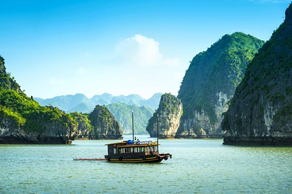 12-Day Highlights of Vietnam Tour from Hanoi: Hoi An, Hue and Ho Chi Minh City | 1 Country and 7 Cities | 11 Breakfasts, 3 Lunches and 3 Dinners 