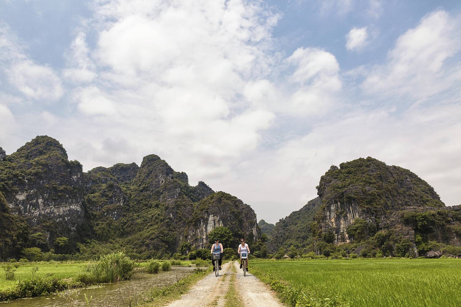 27-Day Thailand and Vietnam Experience Tour from Bangkok: Koh Phangan, Ninh Binh, Khao Sok and Hoi An| Small Group Tour