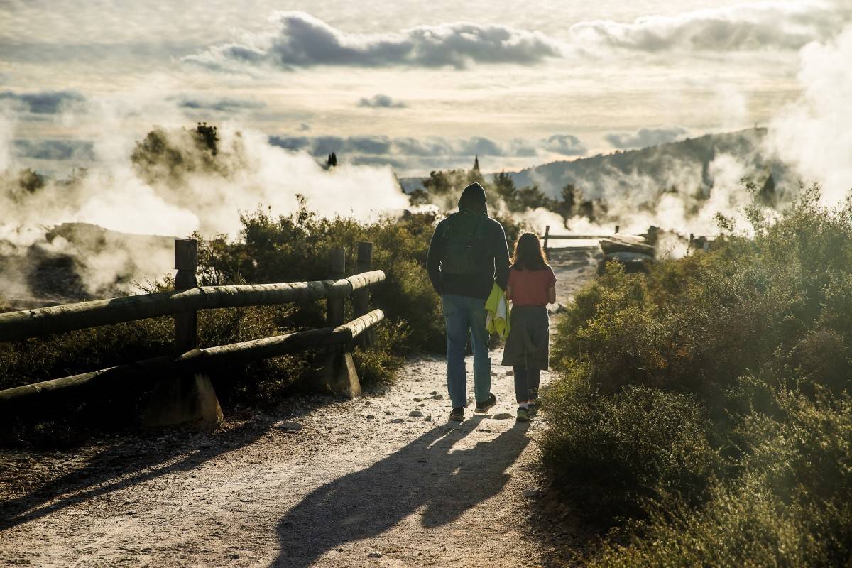 5-Day Northern Classic Tour from Auckland: Waitomo Caves | Rotorua | Hobbiton Movie Set | 4-star Accommodation | Flexible Independent Travel