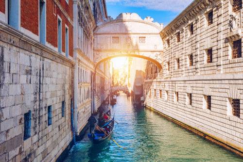 8-Day Central, Southern and Western Europe Tour from Milan: Venice, Rome, Florence, Avignon and Lucerne