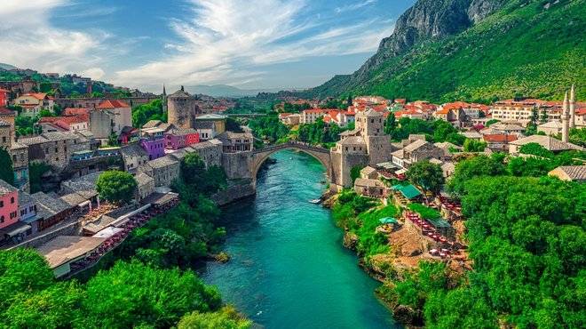 8-Day Balkan Tour from Split: Croatia, Hungary, Bosnia and Herzegovina | Dubrovnik | Budapest | Zagreb | Zadar | Plitvice Lakes National Park