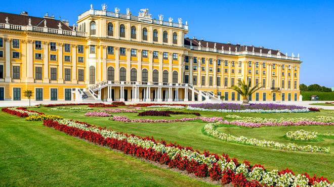 12-Day Central Europe and Balkan Tour from Frankfurt: Prague, Brastislava, Budapest, Dubrovnik and Vienna