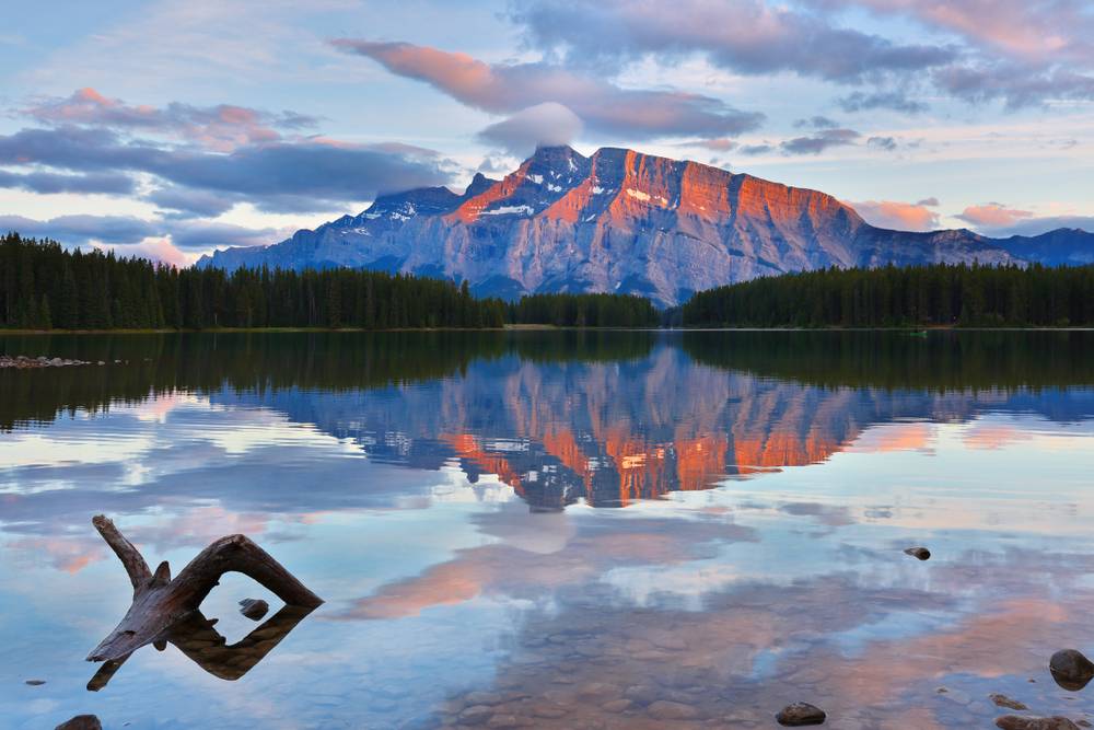 5-Day Rocky Mountains Tour【Max 14 Pax Small Group】: Banff, Jasper, Yoho, Lake Louise & Columbia Icefield with 1 Night at Fairmont Chateau Lake Louise 