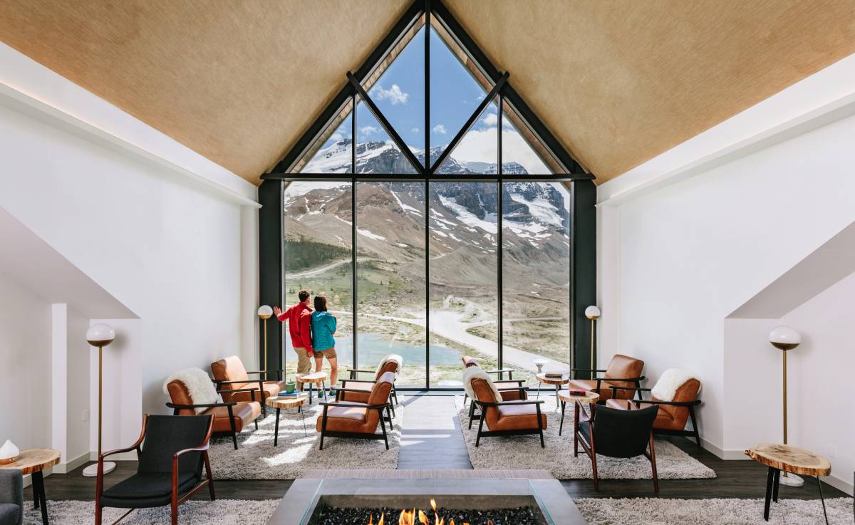 5-Day Rockies Tour: Banff, Jasper National Park, Columbia Icefield, Moraine Lake | Stay at the Famous Glacier Hotel | Small Group (14 Pax)