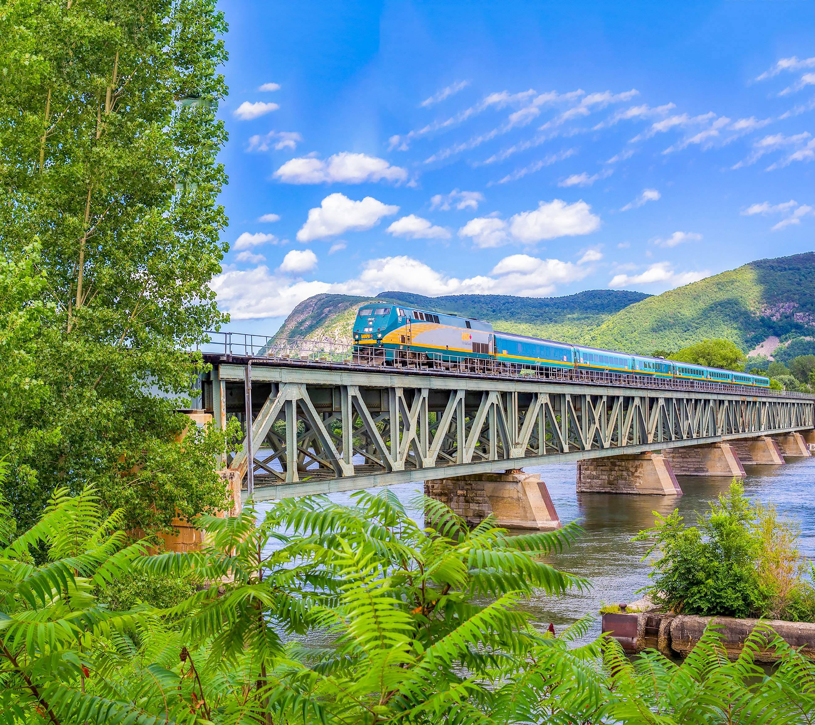 【14 Pax Small Group】9-Day Canadian Rockies with VIA and Amtrak Railway Experience Summer Tour from Vancouver: Waterton, Glacier, Jasper, Yoho National Parks, Columbia Icefield, Lake Louise and Victoria