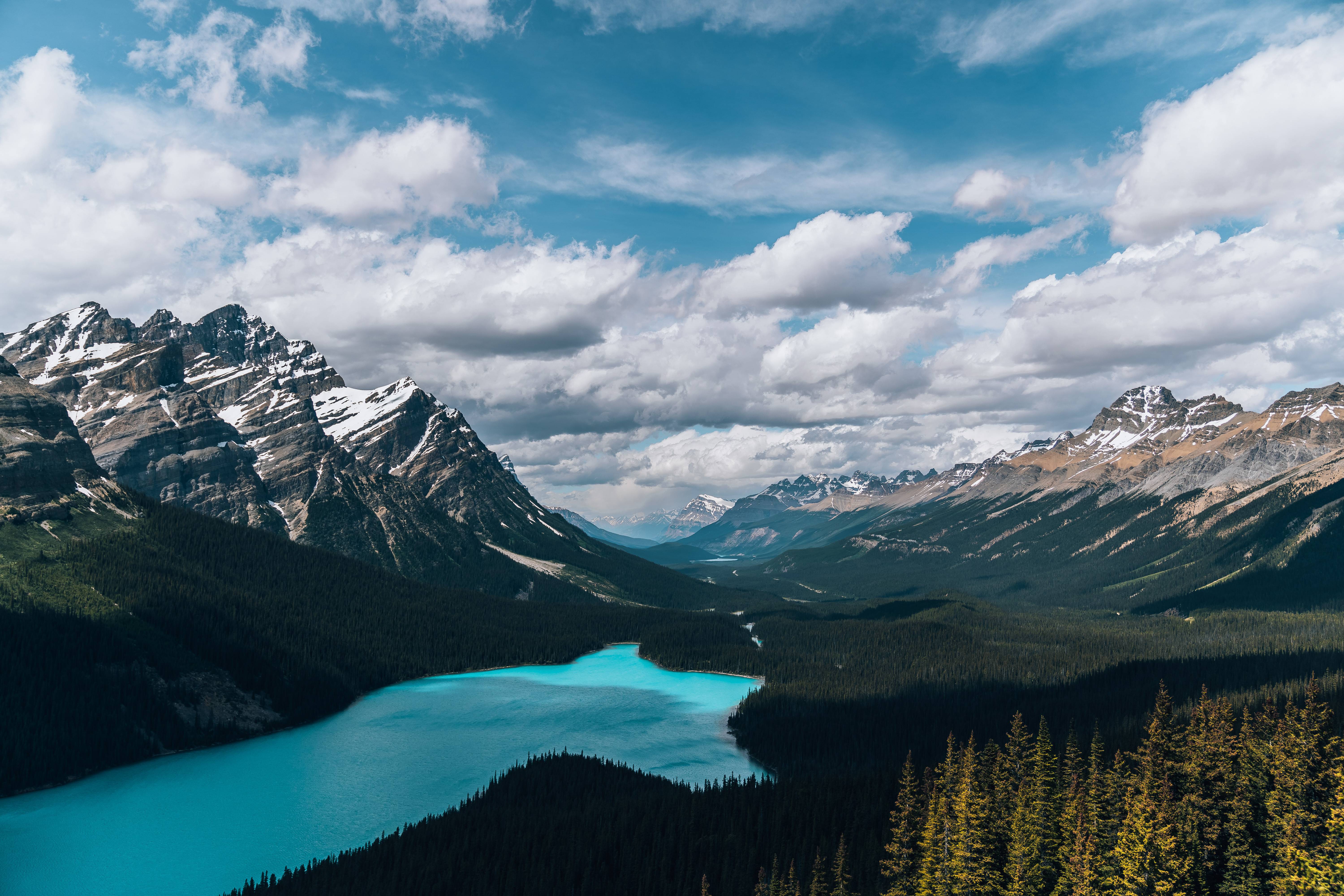 4-Day Banff Jasper Explorer Tour from Vancouver: Lake Louise, Kelowna and Icefields Parkway | Admission Included | Knowledgeable Local Guide | Solo-Friendly