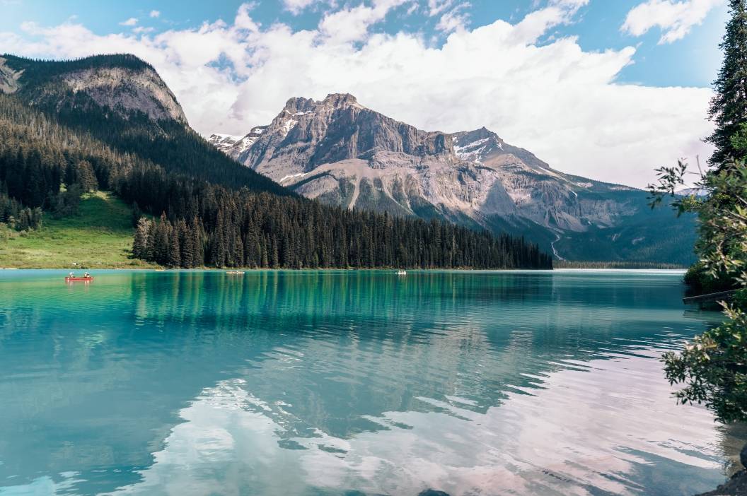 7-Day Western Canada Nature Adventure Tour from Banff: Whistler, Icefields Parkway and Revelstoke  | Wilderness Hostel | Solo-Friendly | Includes 1 Free Day in Banff| 