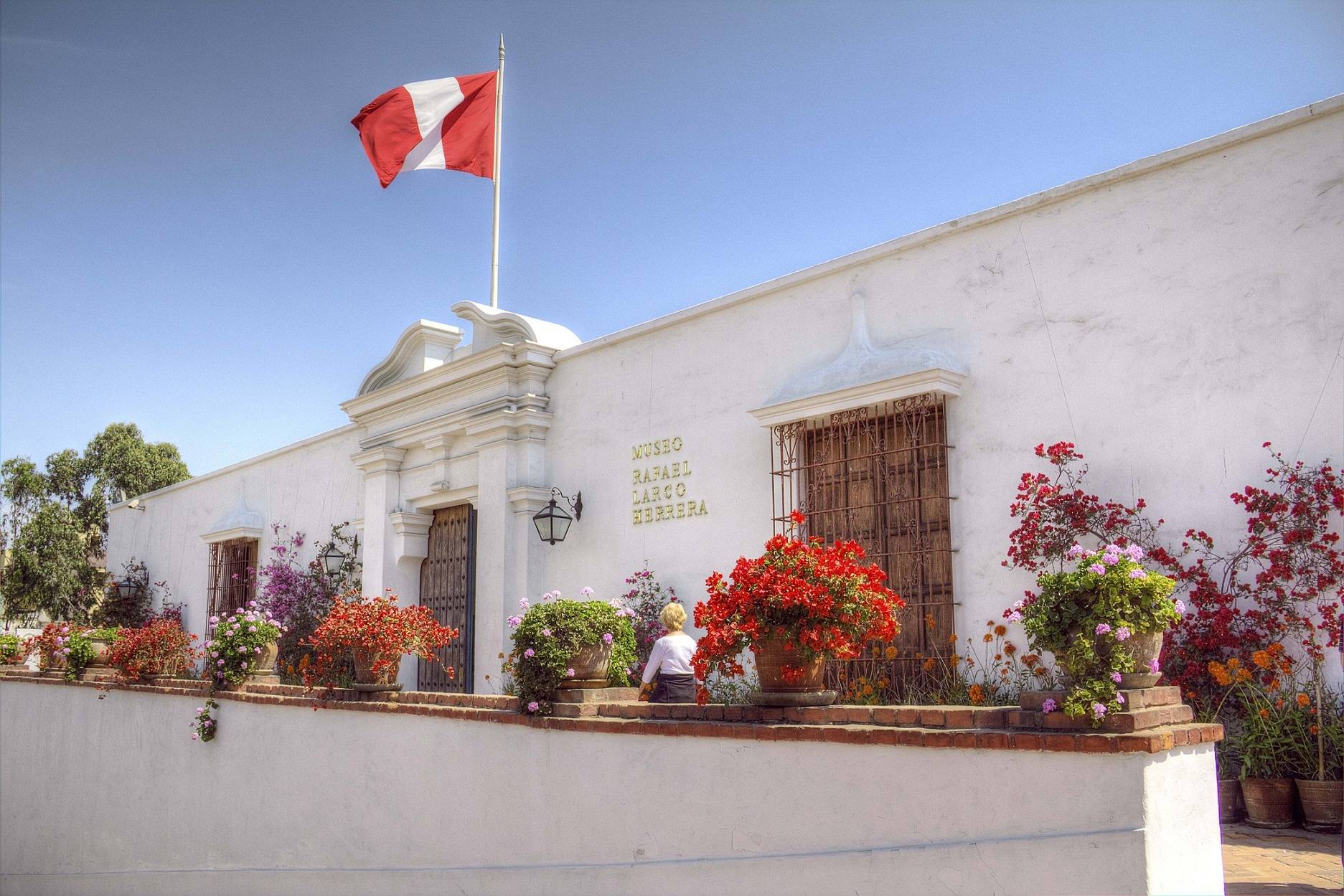 13-Day Wonderful Peruvian South Tour from Lima: Paracas, Nazca, Arequipa and Puno | Round Trip Train to Machu Picchu