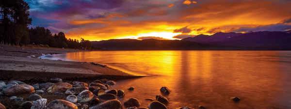 14-Day New Zealand Vista Tour from Auckland: Rotorua, Wellington, Picton, Christchurch, Omarama, Dunedin, Te Anau and Queenstown | 1 Country and 10 Cities | 13 Breakfasts & 7 Dinners