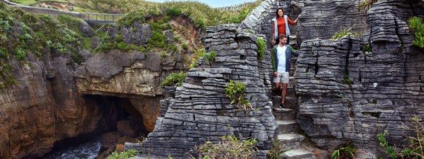 10-Day Southern Spectacular Tour from Christchurch: Twizel, Dunedin, Te Anau, Queenstown and Punakaiki | 1 Country and 7 Cities | 9 Breakfasts, 1 Lunch & 7 Dinners