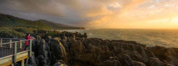 17-Day New Zealand Uncovered Tour from Auckland: Rotorua, Wellington, Kaikoura, Christchurch, Twizel, Dunedin and Queenstown | 1 Country and 11 Cities | 16 Breakfasts, 2 Lunches & 11 Dinners