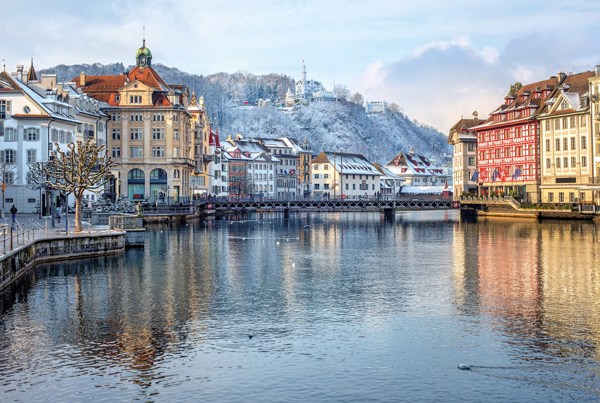7-Day Guided Tour of Switzerland’s Winter Festivities from Zürich with the Glacier Express: Lucerne, St. Moritz, Grindelwald and Geneva