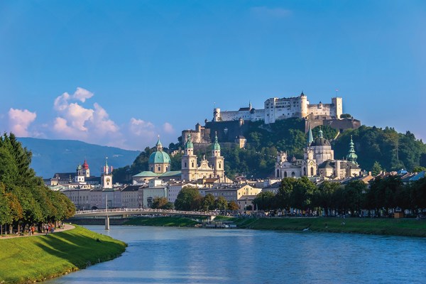 12-Day Guided Tour Along Scenic Country Roads to enjoy Bavaria, Switzerland & Austria Dazzle from Vienna: Salzburg, Munich, Innsbruck and Lucerne