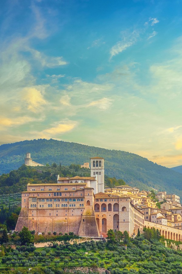 9-Day Country Roads of Umbria & Tuscany Summer Tour from Rome: Perugia, San Gimignano and Florence | Classic Group | 2 Countries and 11 Cities | 8 Breakfasts, 1 Lunch & 4 Dinners