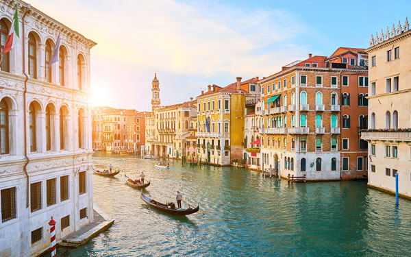 11-Day Best of Italy Winter Tour from Rome: Florence, Venice and Sorrento | Classic Group | 2 Countries and 11 Cities | 10 Breakfasts, 1 Lunch & 5 Dinners