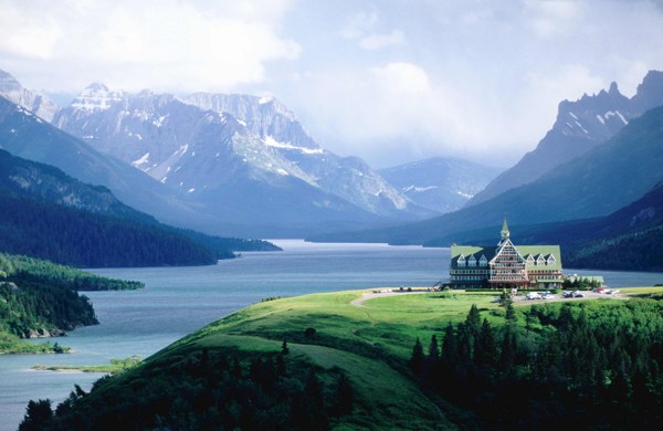 9-Day Canadian Rockies and Glacier National Park Tour from Calgary: Glacier National Park, Banff and Lake Louise | 2 Countries and 7 Cities | 8 Breakfasts, 1 Lunch, 3 Dinners