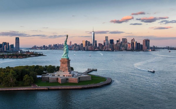 14-Day East Coast USA and Canada Tour from New York: Washington, Niagara Falls and Québec City | 2 Countries and 11 Cities | 13 Breakfasts, 3 Lunches, 3 Dinners