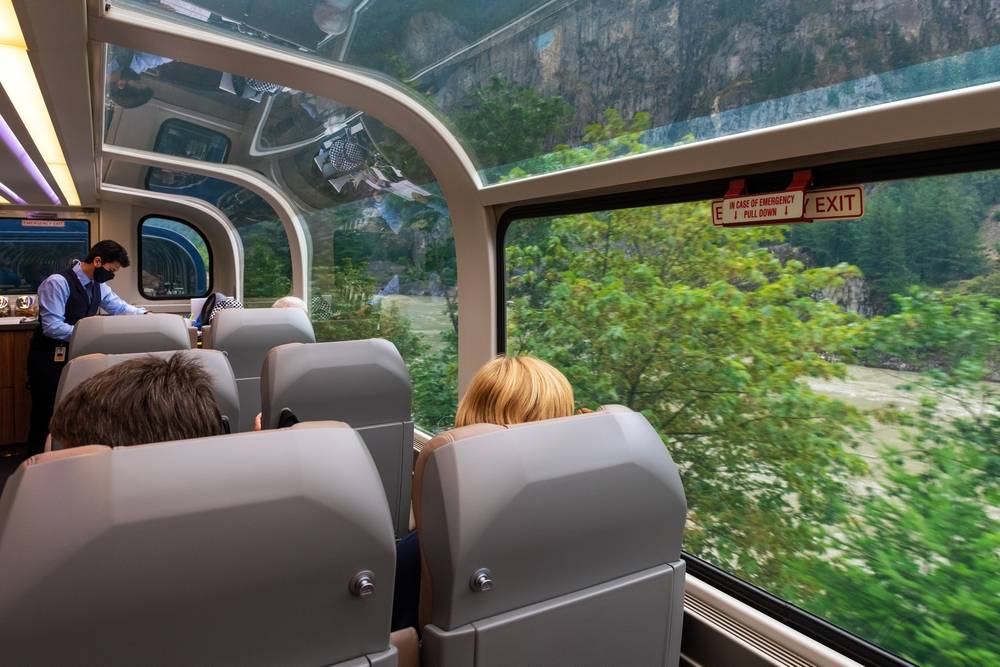 【Rocky Mountaineer】5-Day Train Tour from Calgary to Vancouver: Columbia lcefield, Peyto Lake, Lake Minnewanka, Johnston Canyon, Banff Gondola and Banff National Park | Calgary Pick-up