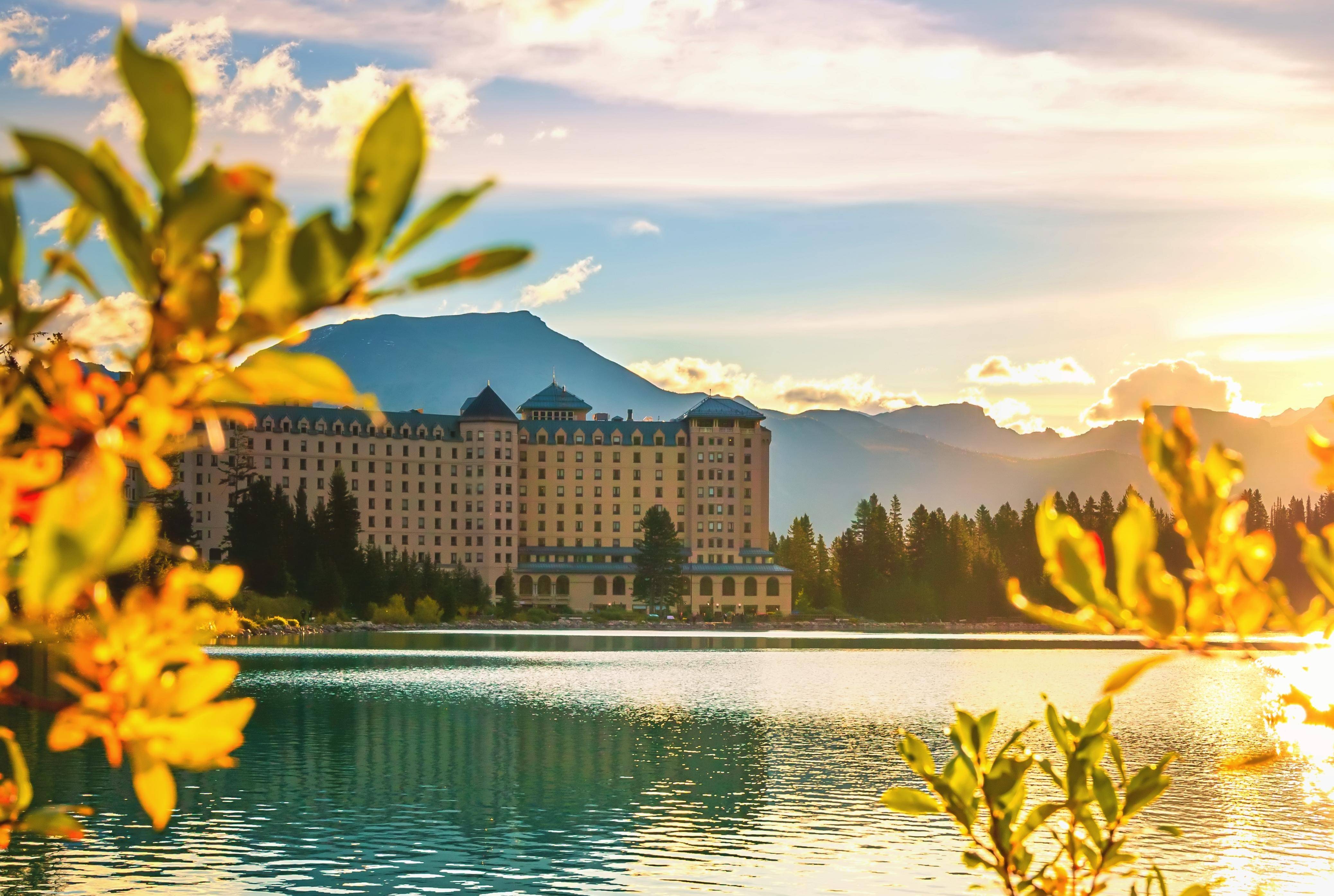 4-Day Vancouver to Calgary Bus Tour: Okanagan Lake, Yoho National Park, Lake Louise, Athabasca Falls | Banff Sulphur Mt Gondola