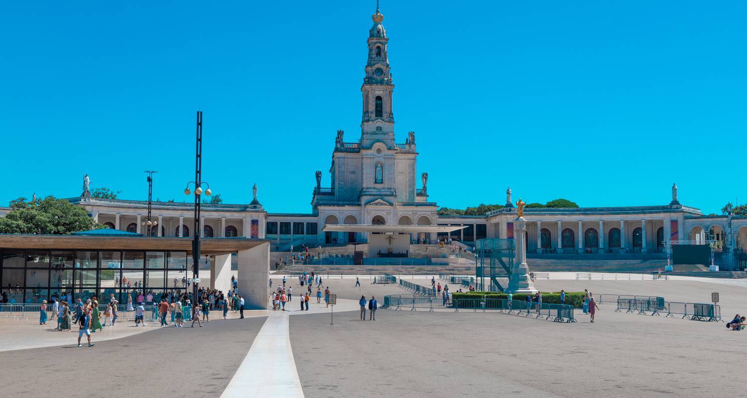 5-Day Best of Lisbon Tour from Lisbon with Airport Transfers: Sintra, Nazaré, Fátima and Évora