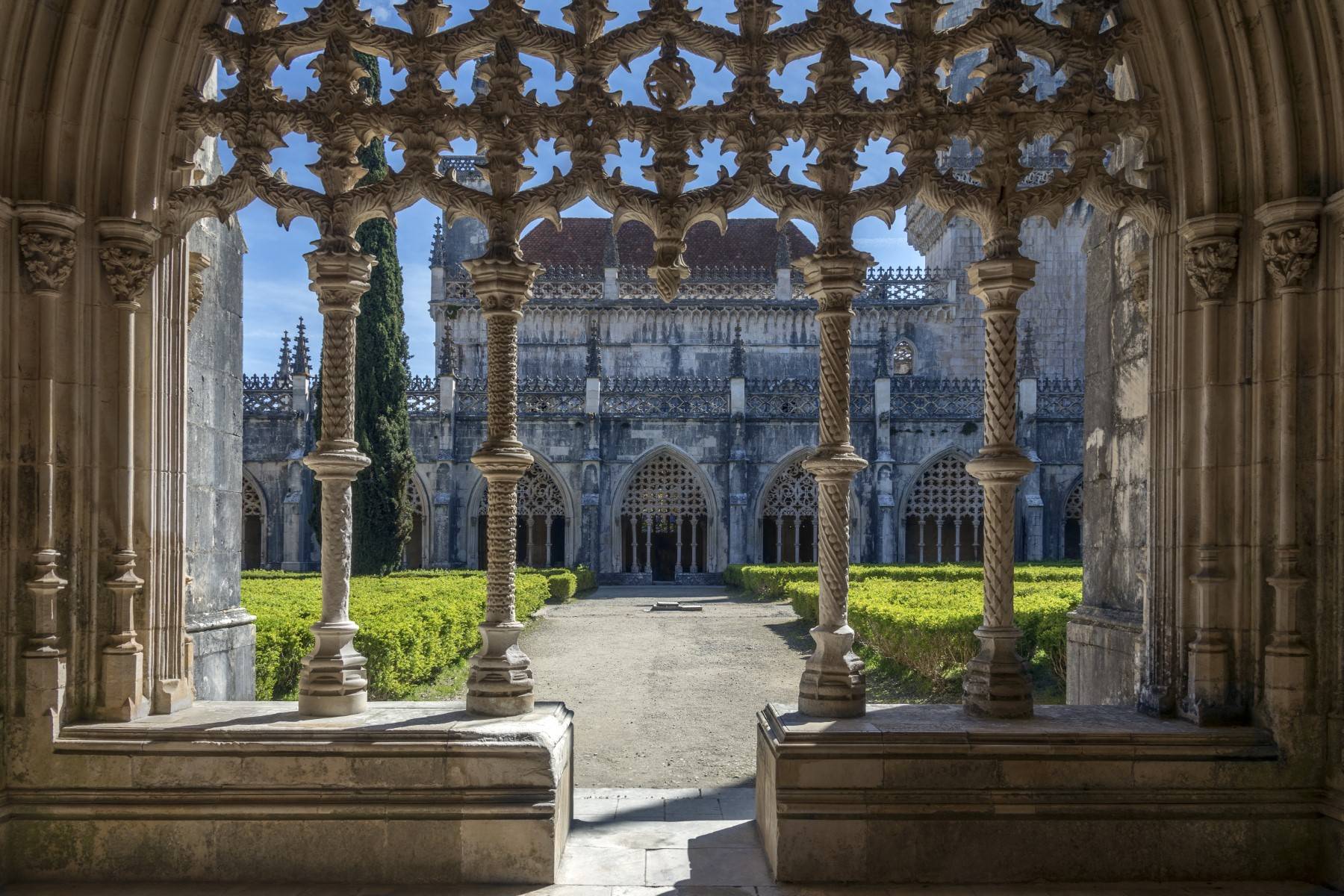 8-Day Enchanting Northern & Southern Portugal Cruise Tour from Madrid: Explore Porto, Lisbon, Fatima | Ticket Admission Included | Hotel Breakfasts Included
