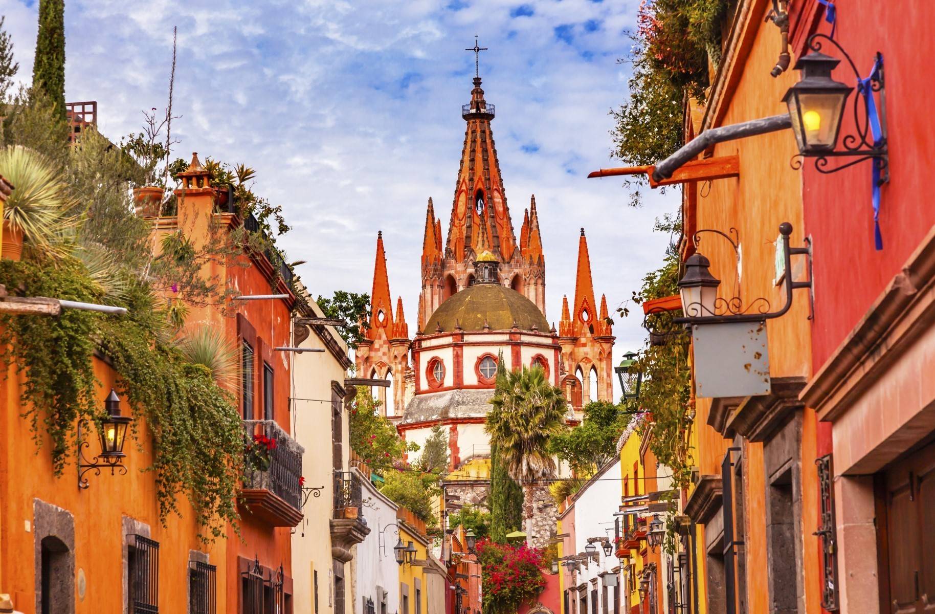 11-Day Northern Trails and Colonial Mexico Tour from Chihuahua: Creel, Los Mochis, Guadalajara, Cabañas Hospice, Dolores Hidalgo