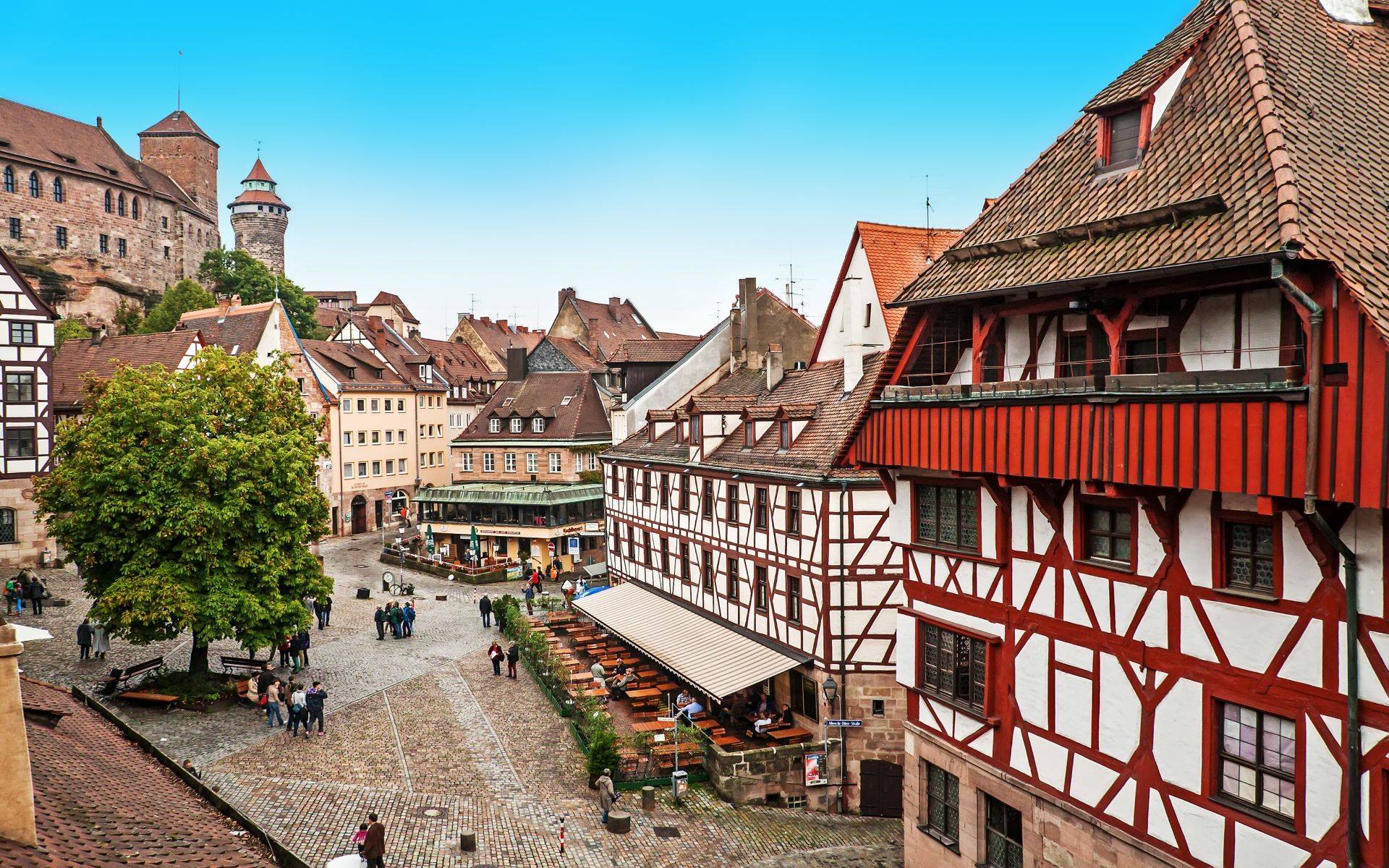 8-Day Great Cities and Castles Route Tour from Berlin: Nuremberg, Munich, Frankfurt, Dortmund, Hannover, Eisenach and Leipzig｜1 Dinner Included