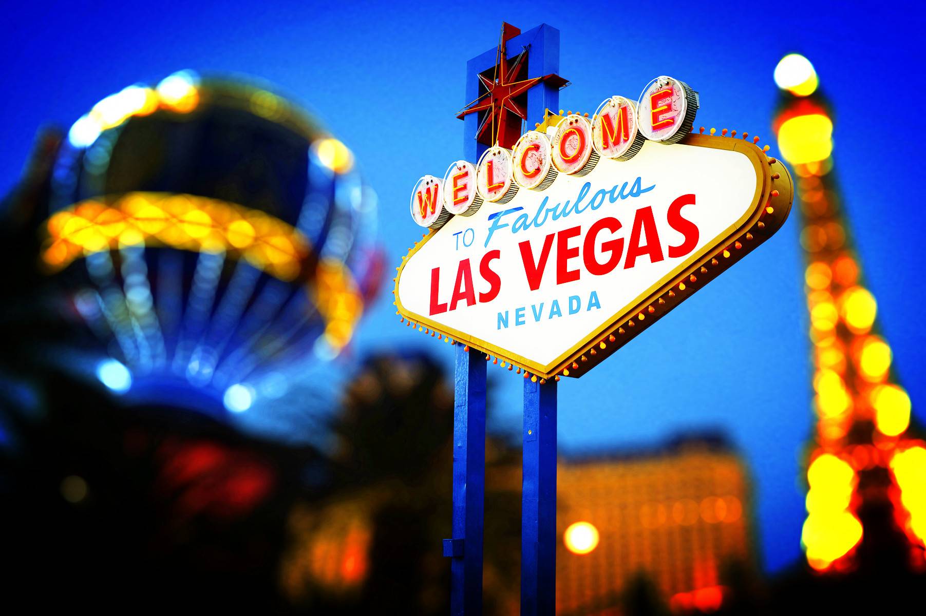 2-Day Las Vegas Tour from Los Angeles: Optional Vegas Night Tour or Show | No Transportation Surcharge